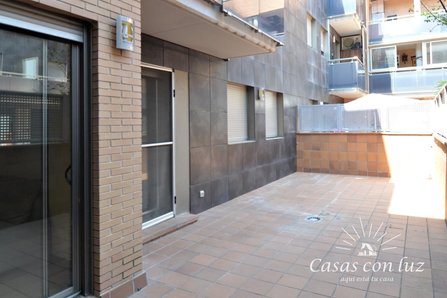 Exterior view of Planta baja for sale in  Zaragoza Capital  with Air Conditioner, Heating and Parquet flooring