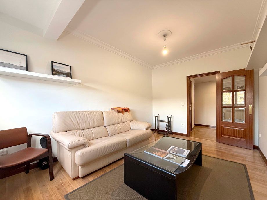 Sala d'estar de Pis en venda en Vitoria - Gasteiz amb Calefacció, Parquet i Terrassa