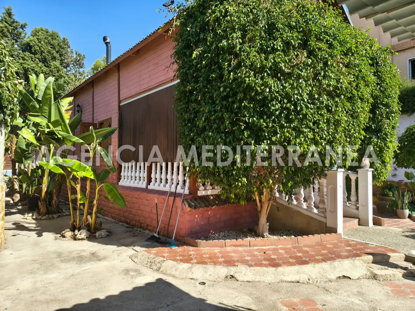 Vista exterior de Casa o xalet de lloguer en Paterna amb Aire condicionat, Calefacció i Jardí privat