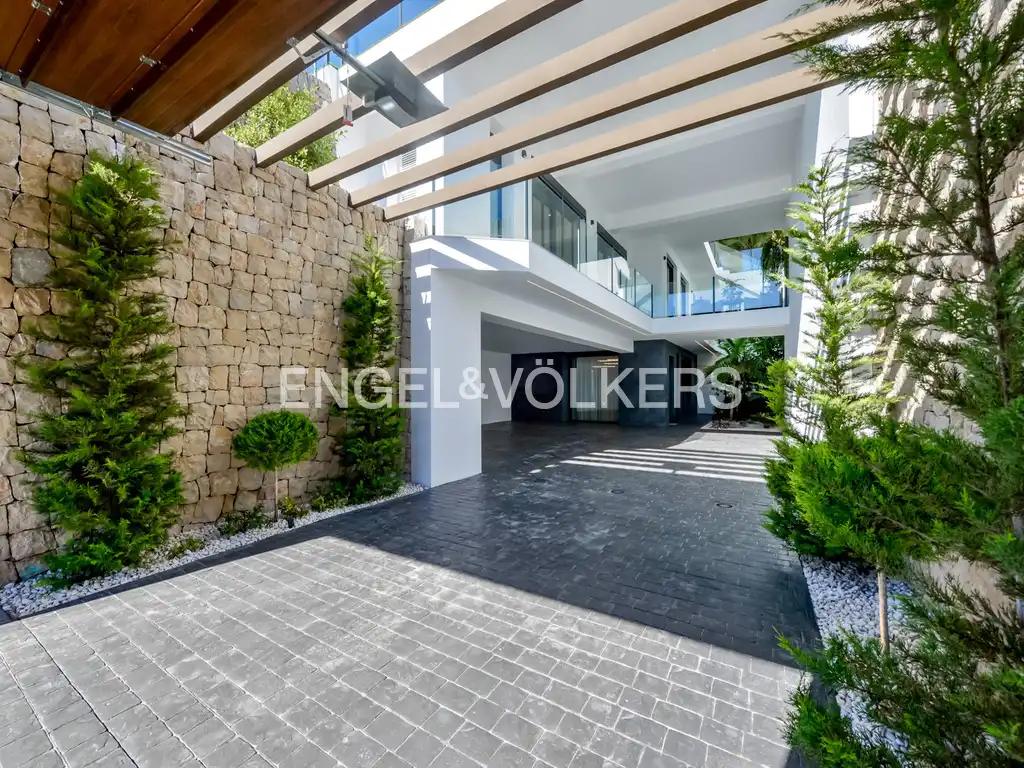 Casa con piscina en venta en Golf Bahía, imagen 2