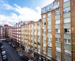 Vista exterior de Pis en venda en Gijón  amb Calefacció, Parquet i Moblat