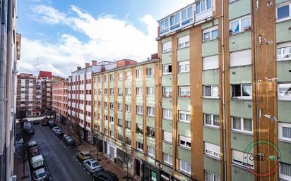 Vista exterior de Pis en venda en Gijón  amb Calefacció, Parquet i Moblat