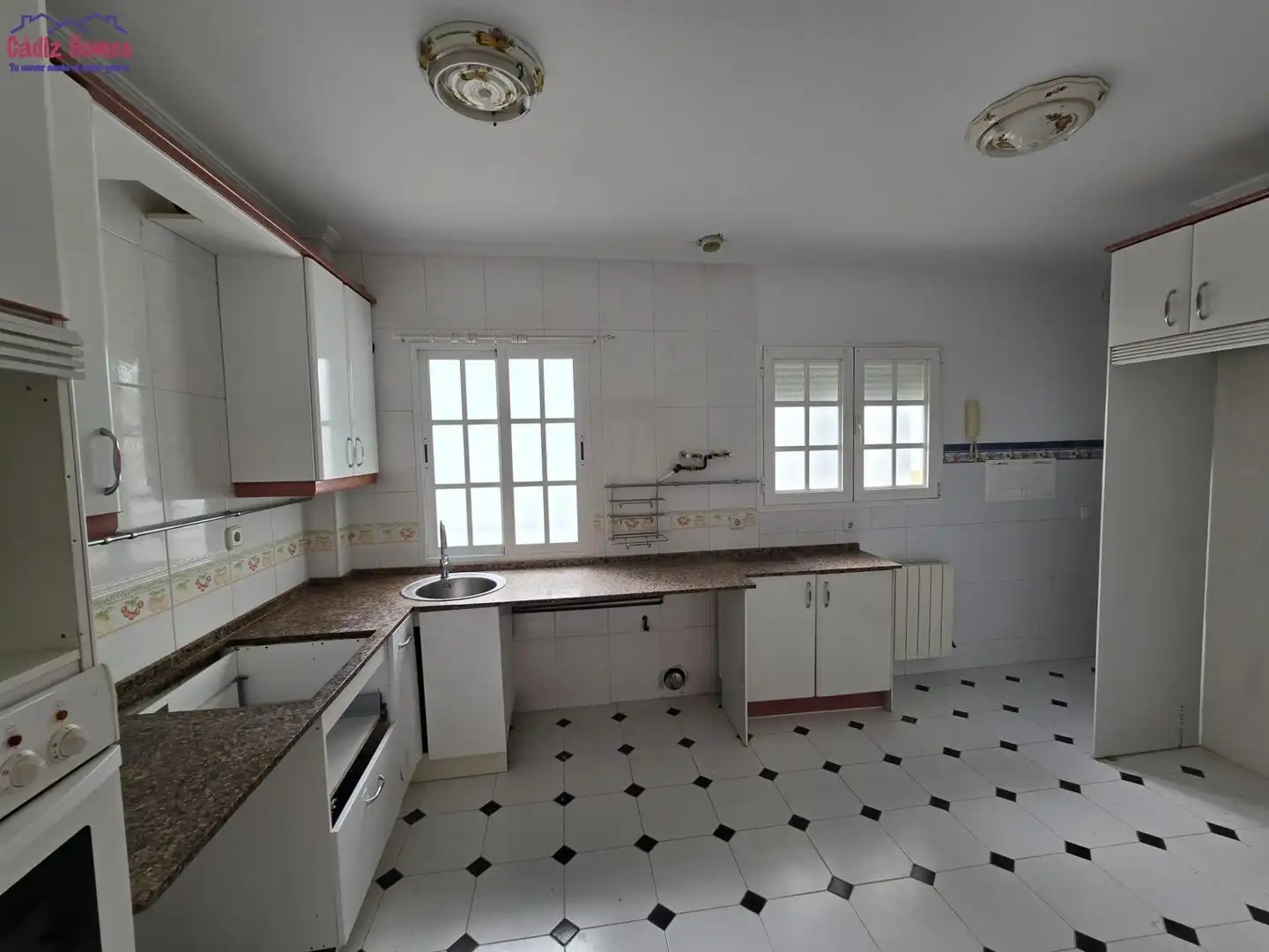 Cuina de Pis en venda en Cádiz amb Aire condicionat i Terrassa