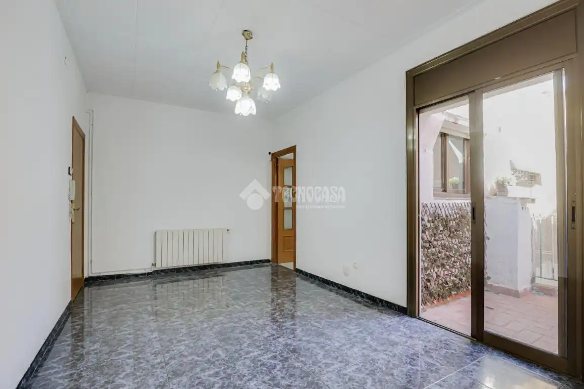 Sala de estar de Casa adosada en venta en Montcada i Reixac con Calefacción y Balcón