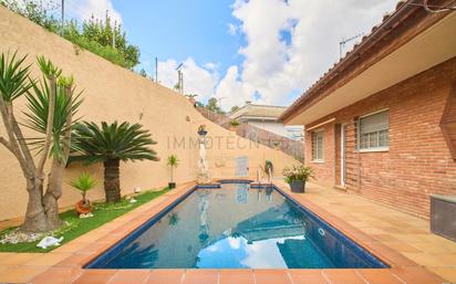 Swimming pool of House or chalet for sale in Argentona  with Air Conditioner, Heating and Private garden