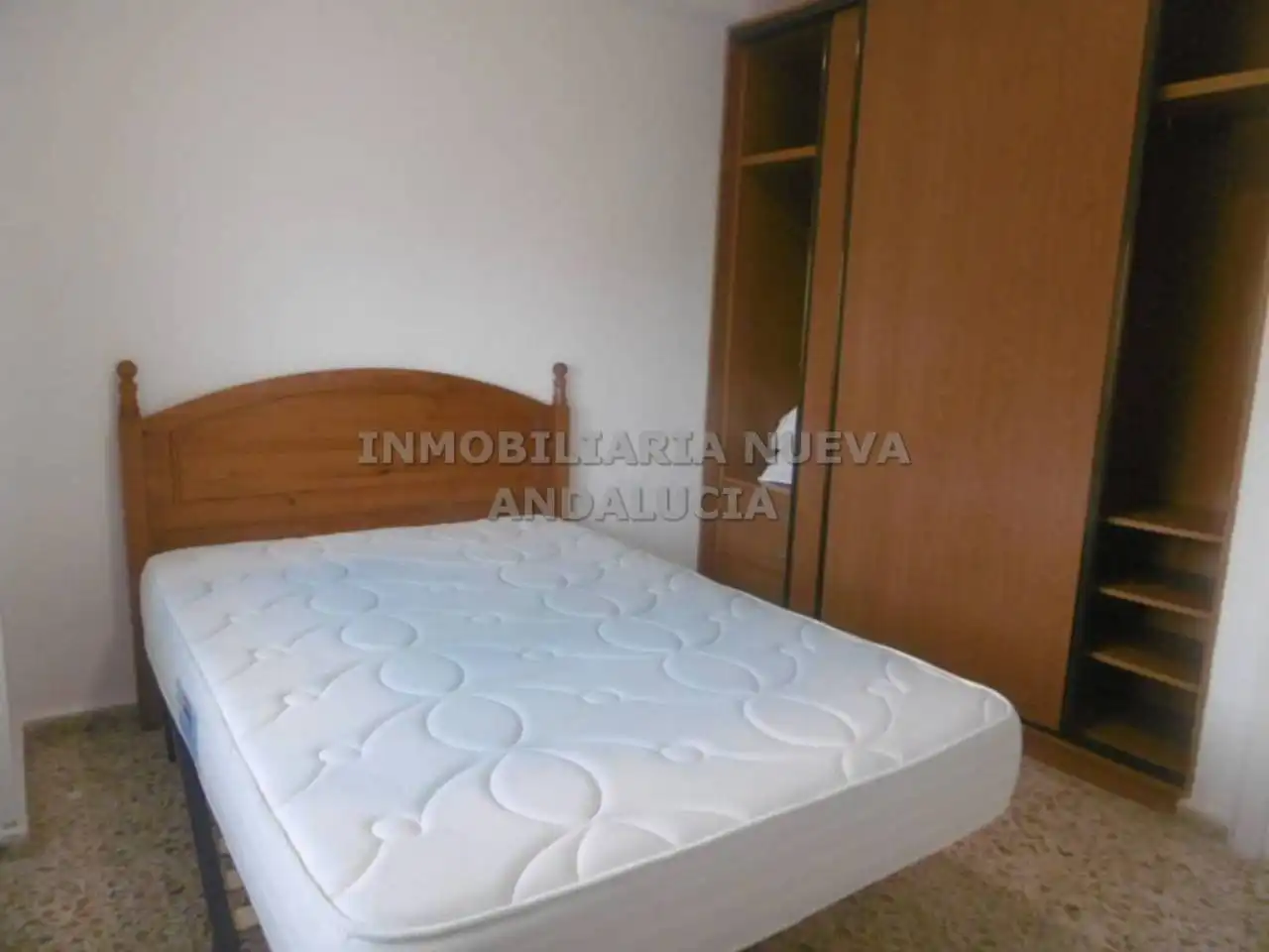 Habitación de Piso de alquiler en Almería con Terraza y Amueblado