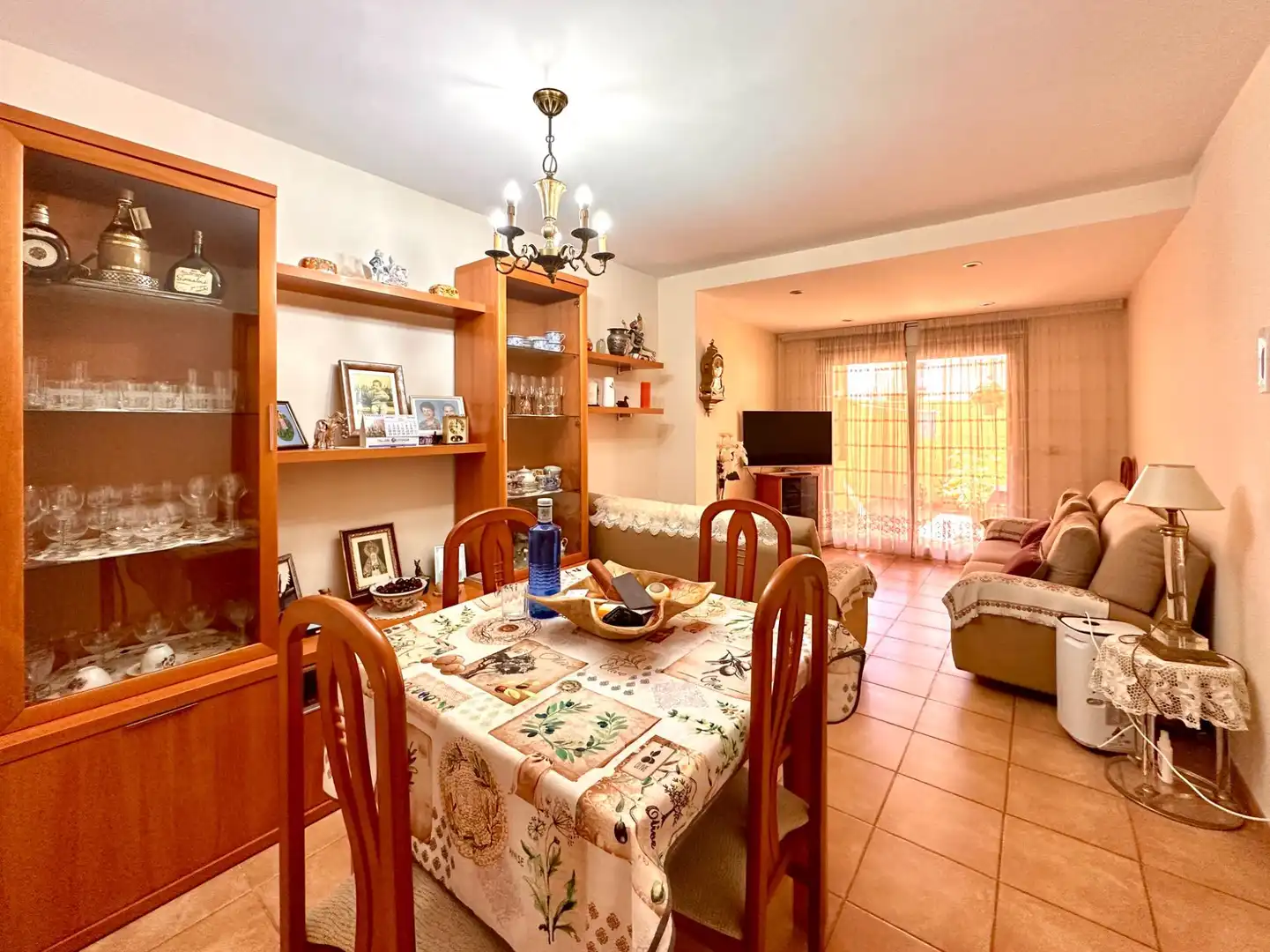 Sala d'estar de Casa adosada en venda en Palamós amb Aire condicionat, Calefacció i Terrassa