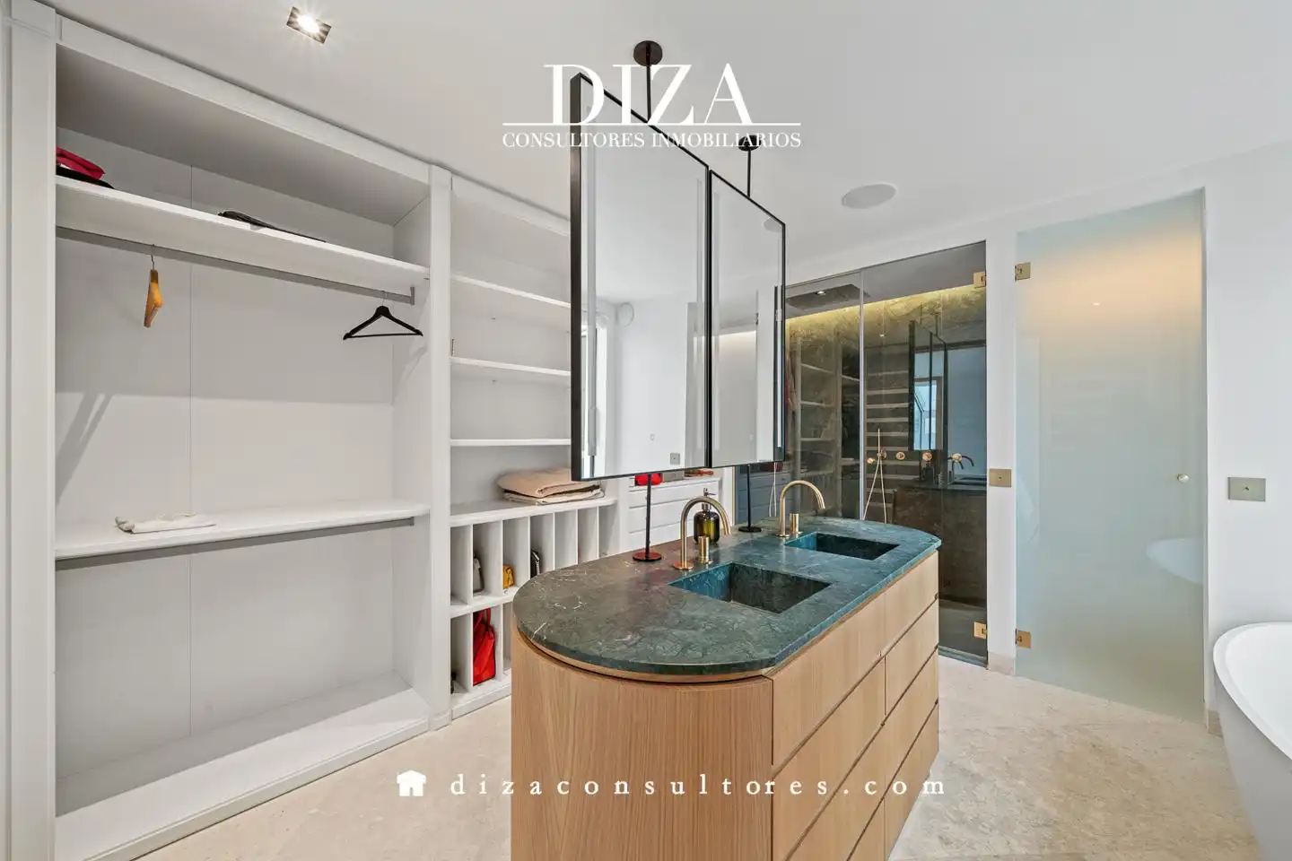 Bathroom of Attic for sale in Madrid  with Air Conditioner, Terrace and Storage room
