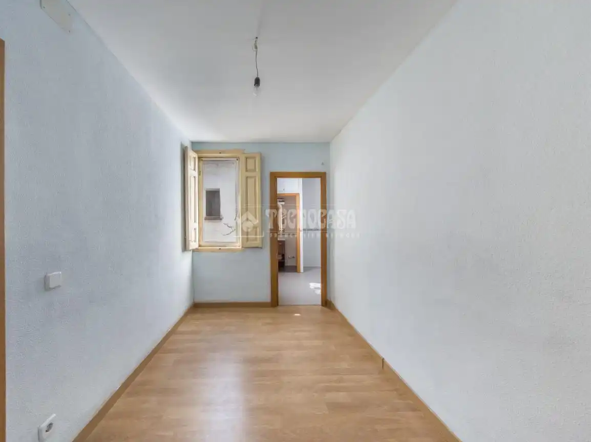 Habitación de Piso en venta en Madrid con Alarma