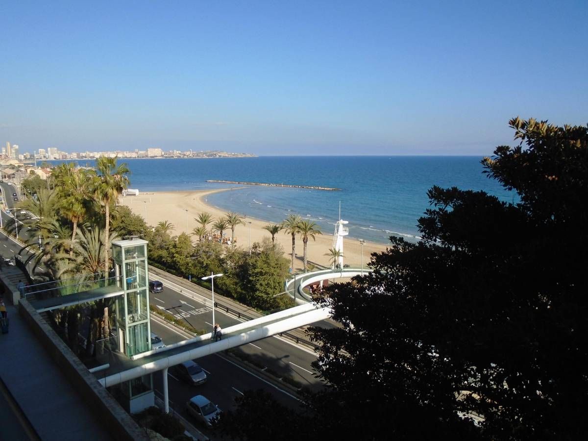 Vista exterior de Piso en venta en Alicante / Alacant