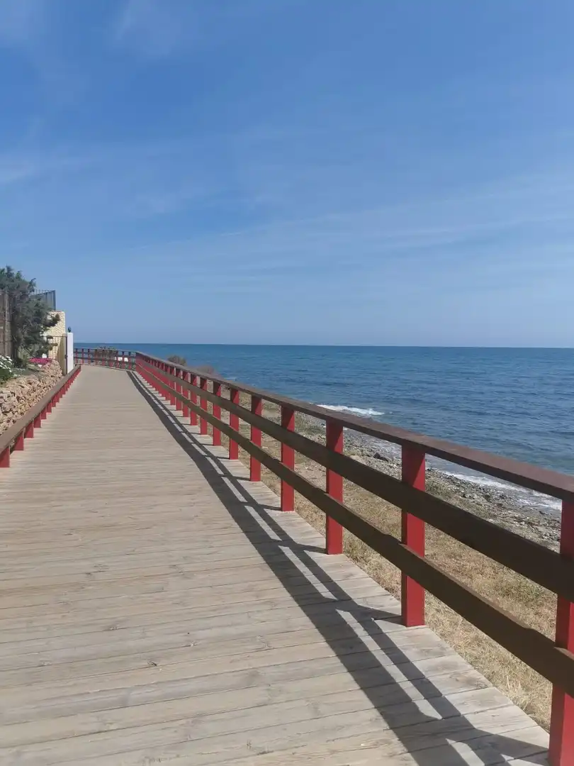 Vista exterior de Estudi en venda en Marbella amb Aire condicionat, Jardí privat i Moblat