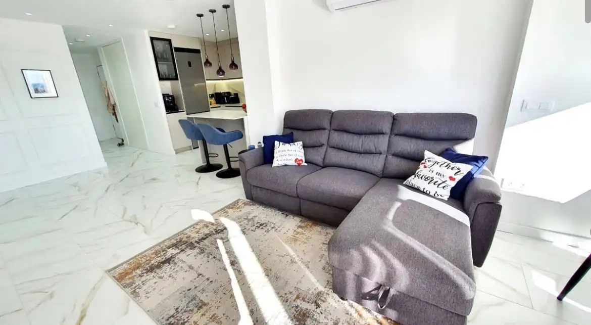 Sala d'estar de Pis en venda en Fuengirola amb Aire condicionat, Terrassa i Traster