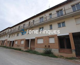 Vista exterior de Casa adosada en venda en Bellcaire d'Urgell amb Terrassa i Balcó