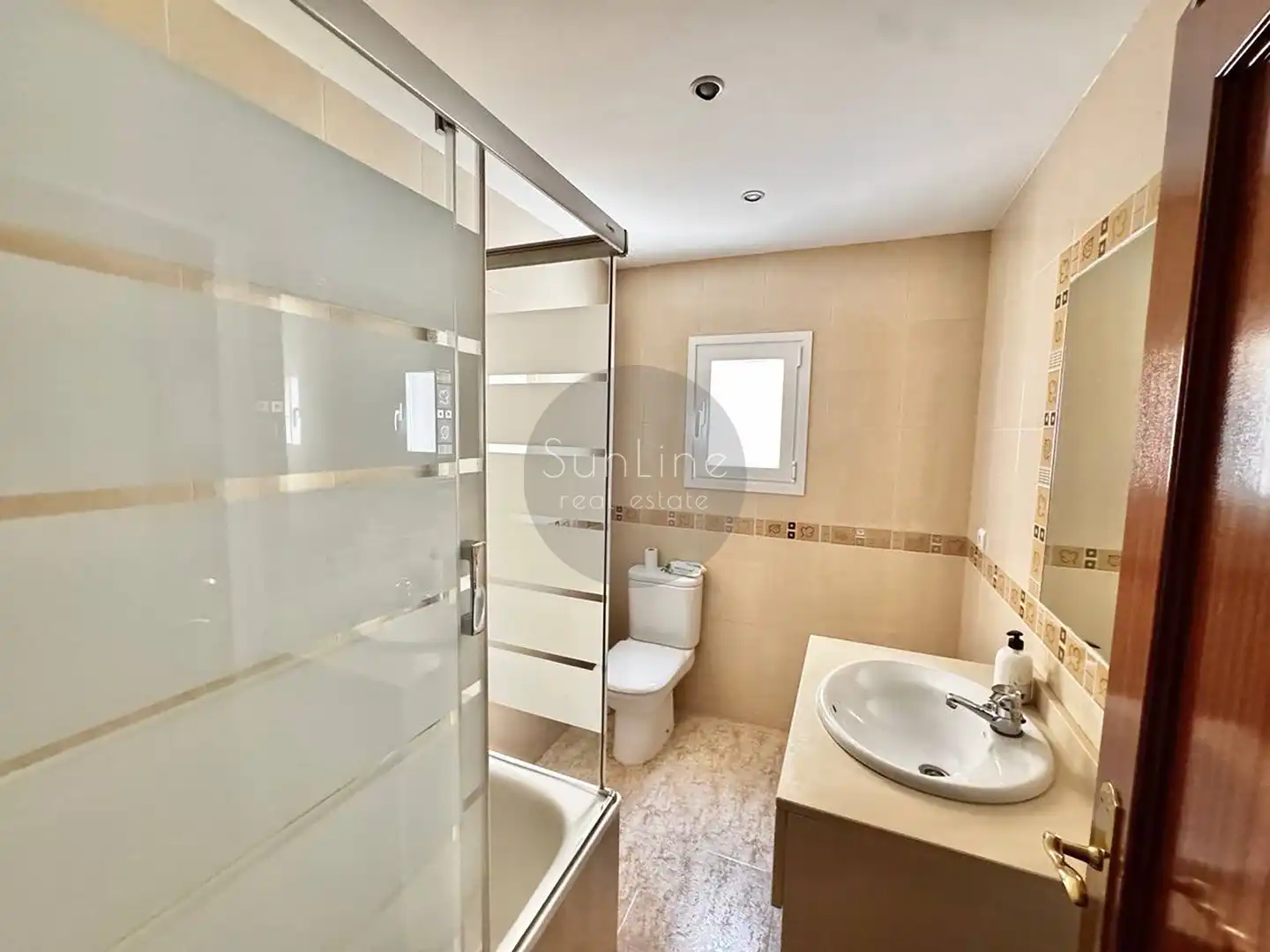 Baño de Piso en venta en Quart de Poblet con Aire acondicionado, Trastero y Amueblado