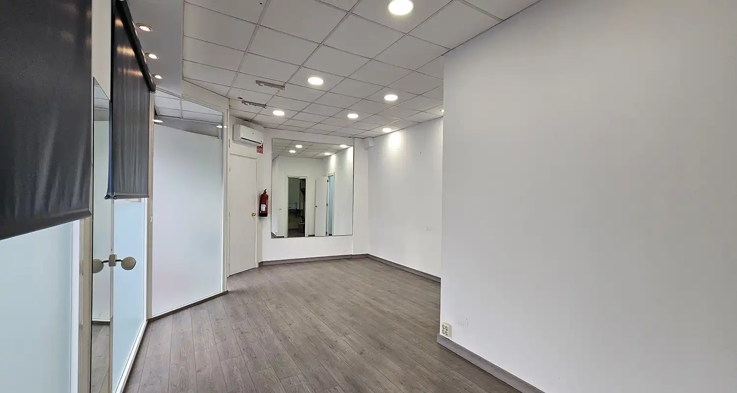 Gewerbefläche zum Verkauf in Carrer Girona 23, imagen 3