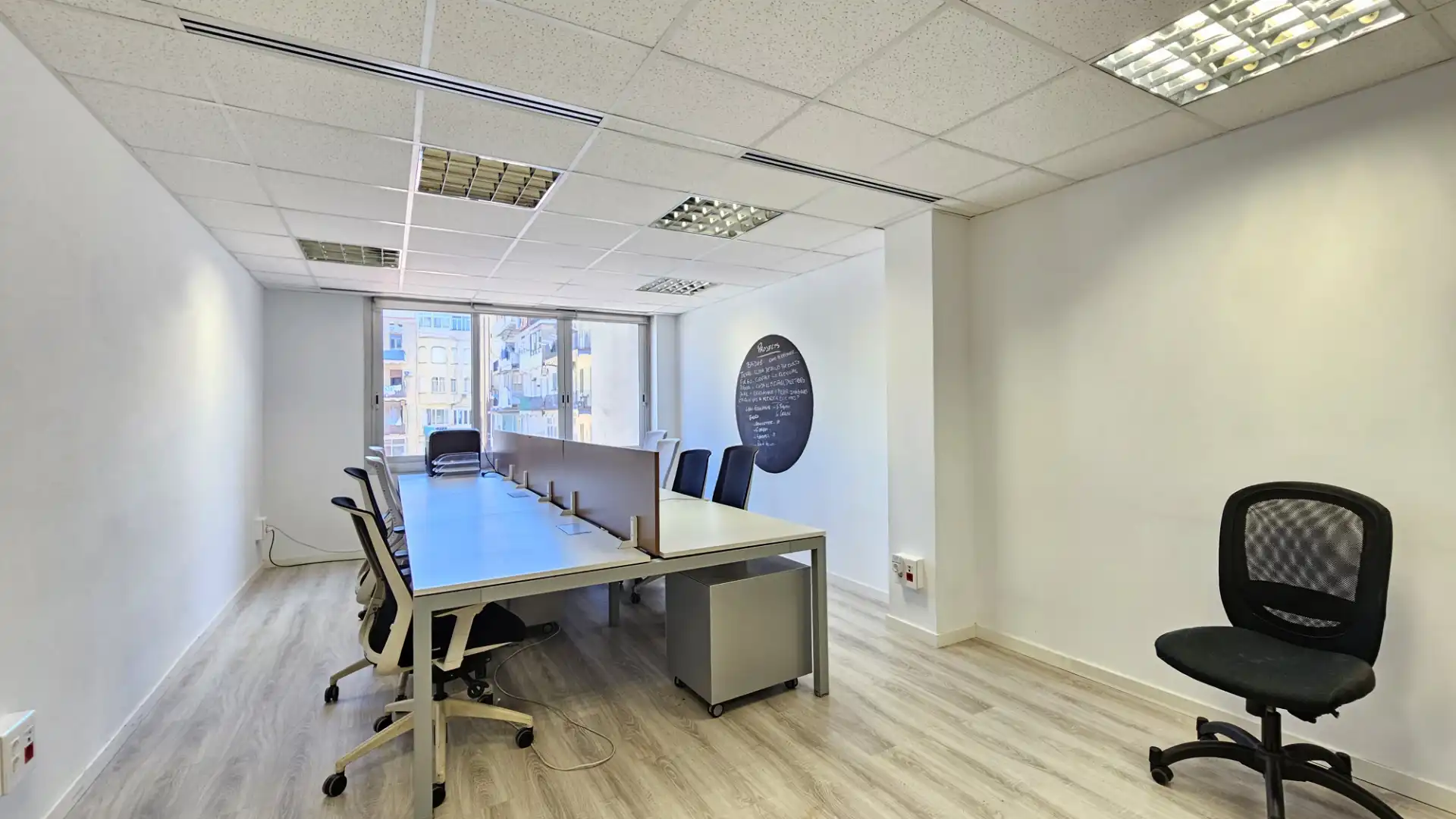 Büro zur Miete in Barcelona mit Klimaanlage, Heizung und Internet