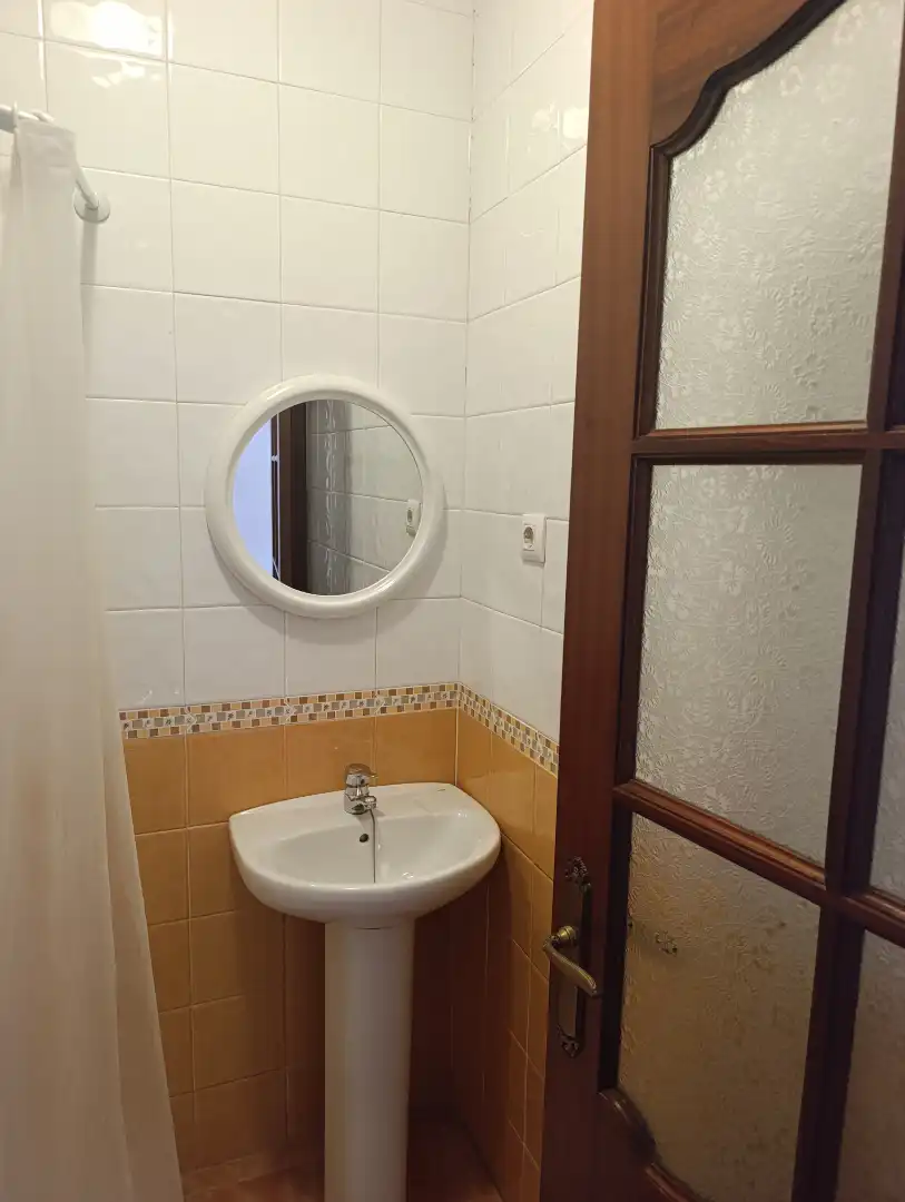 Bathroom of Study for rent in Málaga  with Furnished and Washing machine
