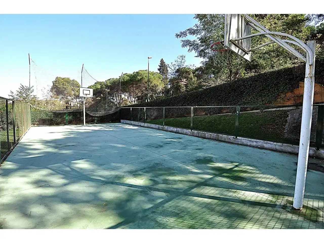Außenansicht von Wohnung zum Verkauf in Lloret de Mar mit Klimaanlage, Heizung und Privatgarten