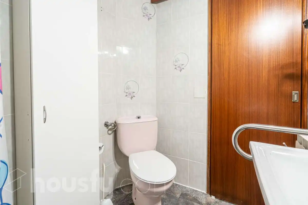 Bany de Planta baixa de lloguer en Madrid amb Aire condicionat, Calefacció i Terrassa