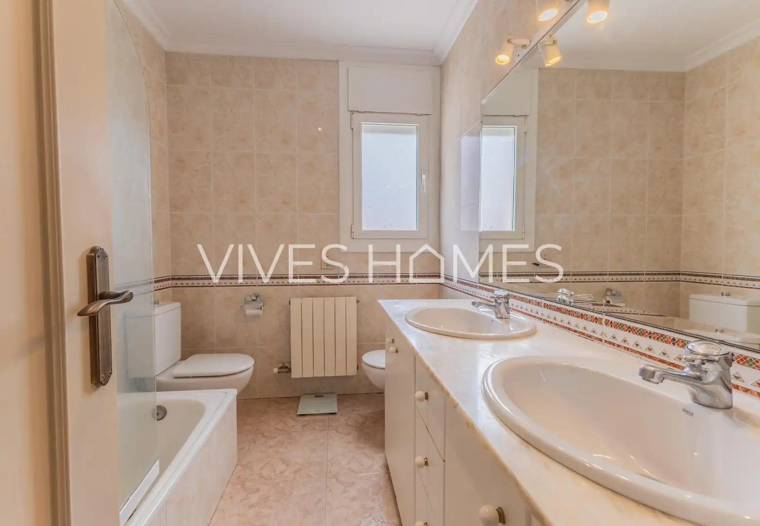 Bathroom of Houses for sale in Mataró  with Air Conditioner, Heating and Terrace