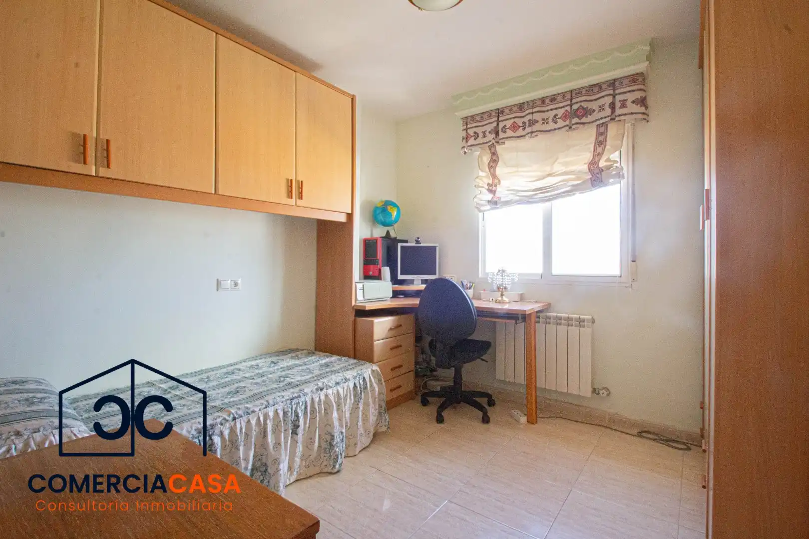 Habitación de Casa adosada en venta en Jun con Aire acondicionado, Calefacción y Terraza