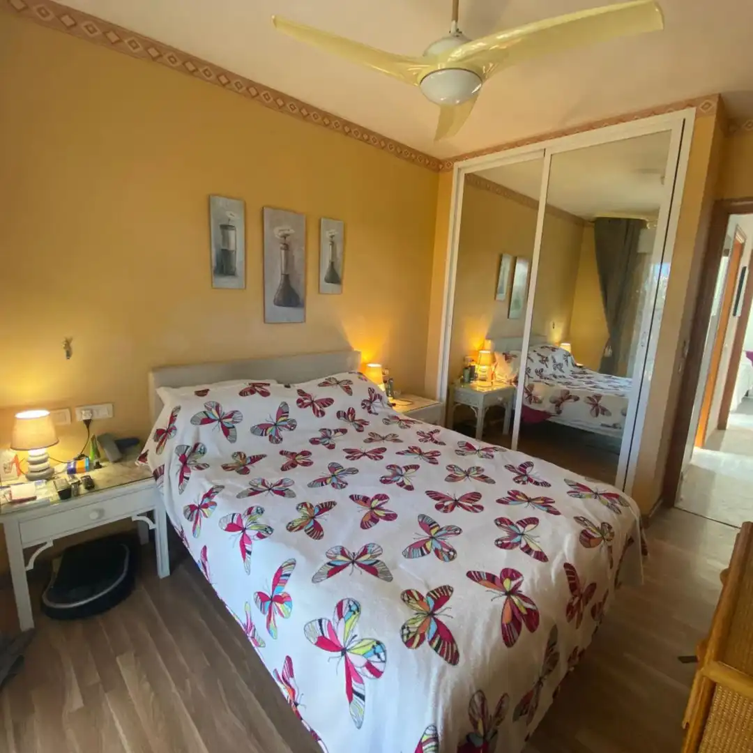 Dormitori de Apartament en venda en Mijas amb Aire condicionat, Terrassa i Moblat