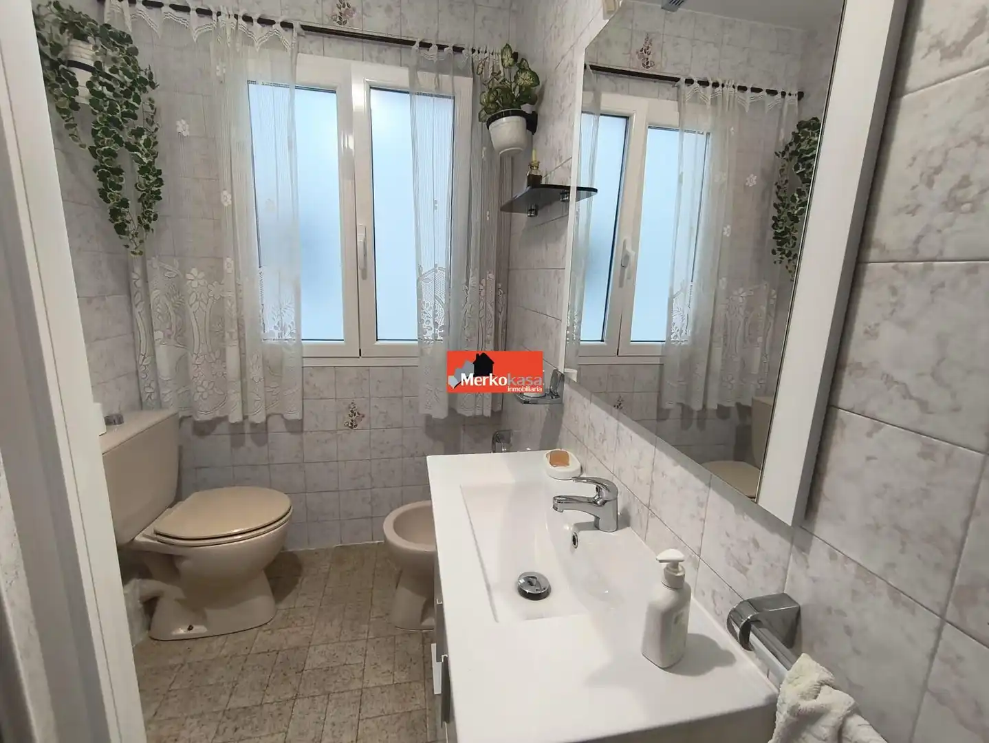 Baño de Piso en venta en Lugo con Calefacción, Amueblado y Balcón
