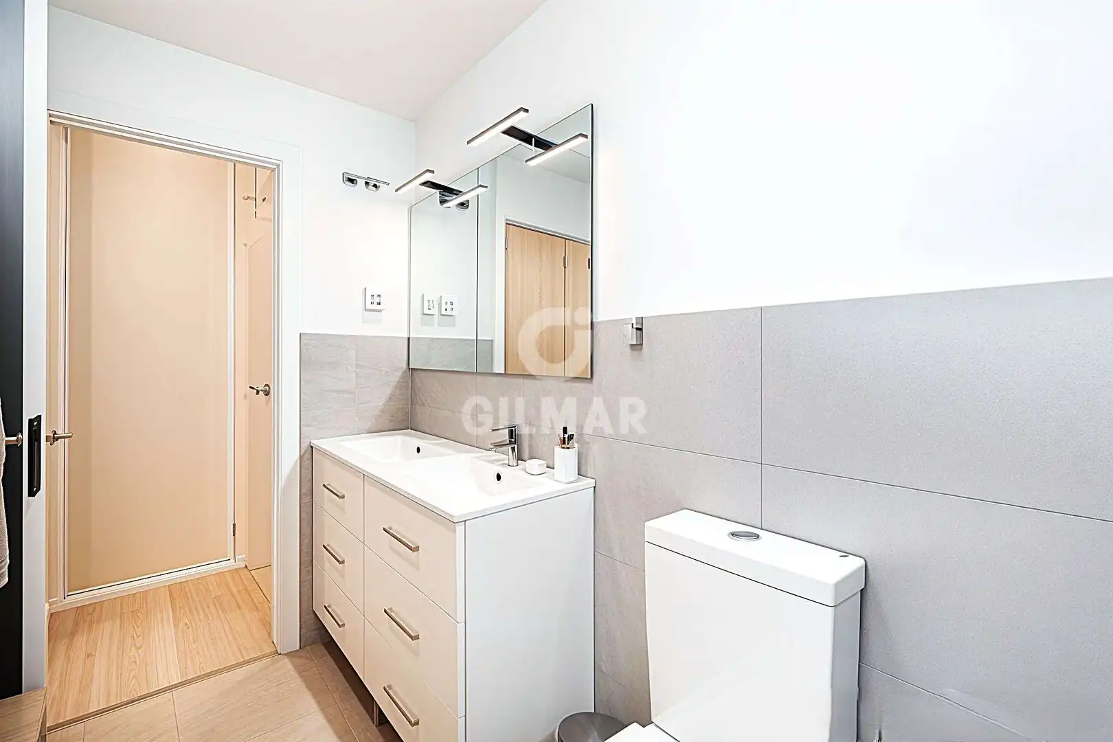 Bathroom of Flat for sale in Madrid  with Heating