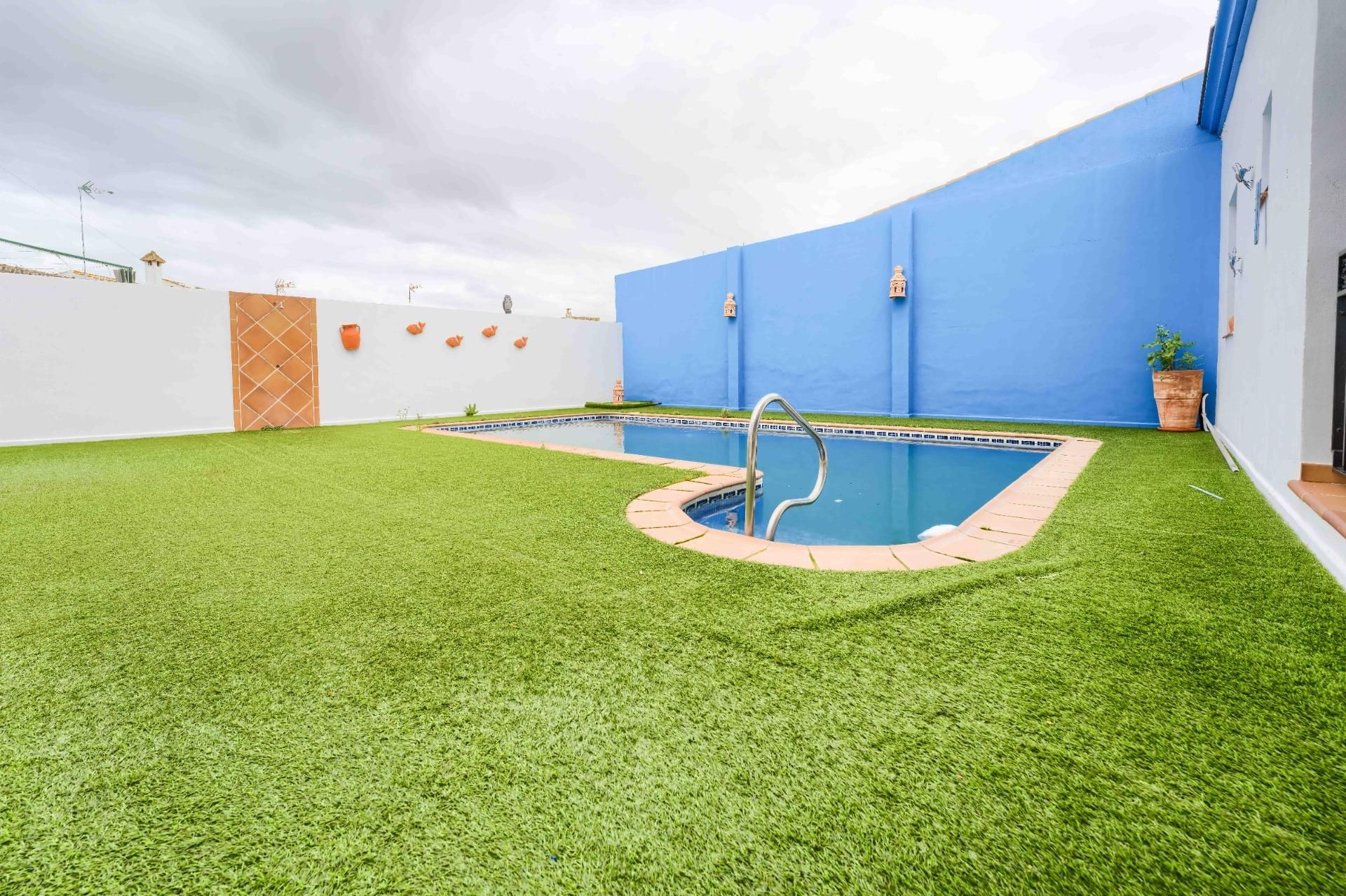 Swimming pool of House or chalet for sale in Carrión de los Céspedes  with Air Conditioner, Heating and Private garden