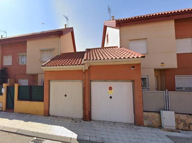 Casa adosada en Venta en Calle Orquideas en Seseña Nuevo