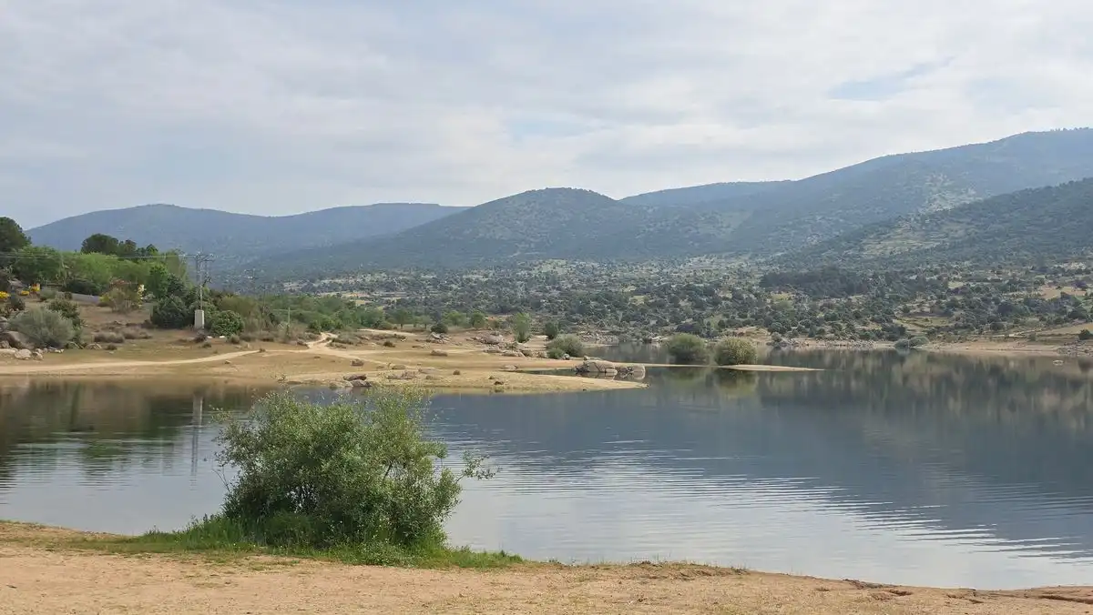 Piso en venta en Navaluenga con Calefacción
