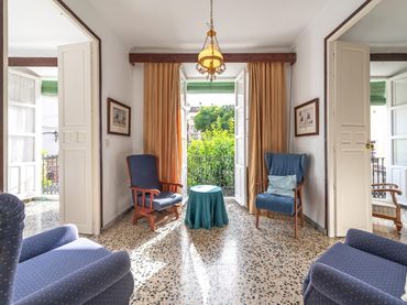House with balcony for sale in Plaza Escamilla