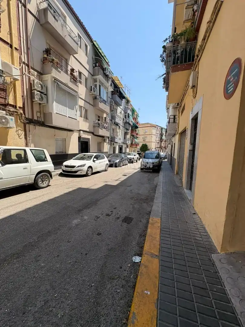 Vista exterior de Pis en venda en Jaén amb Balcó