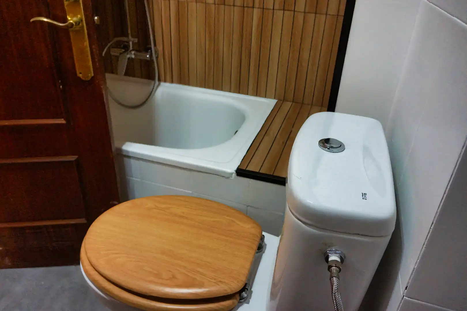 Bathroom of Flat for sale in Corvera de Asturias  with Parquet flooring, Storage room and Furnished