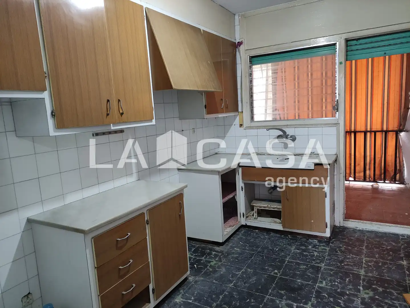 Cocina de Piso en venta en Santa Coloma de Gramenet con Balcón