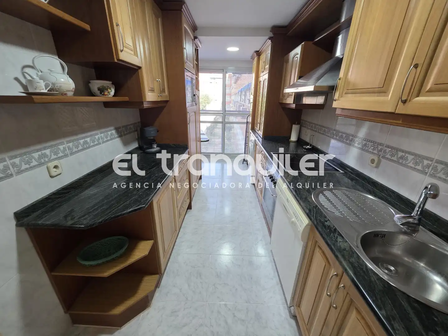 Cocina de Piso de alquiler en Madrid con Aire acondicionado, Parquet y Amueblado