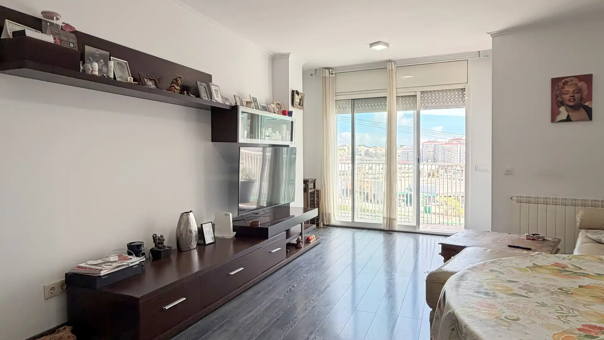 Living room of Flat for sale in Terrassa  with Heating, Parquet flooring and Balcony