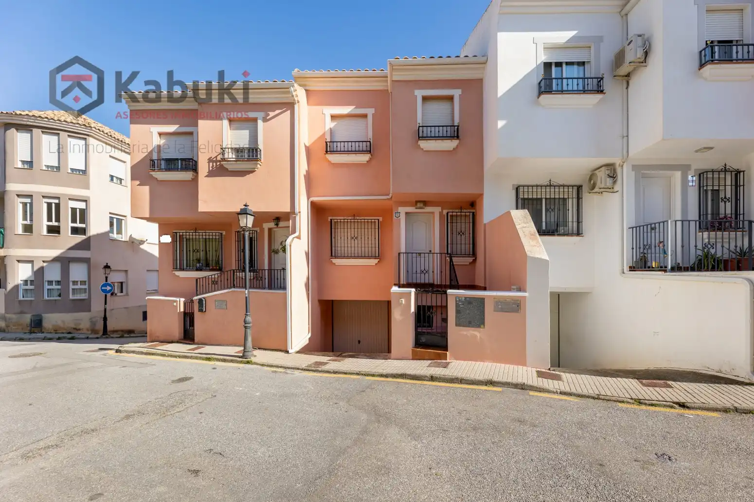 Vista exterior de Casa adosada en venda en Las Gabias amb Calefacció