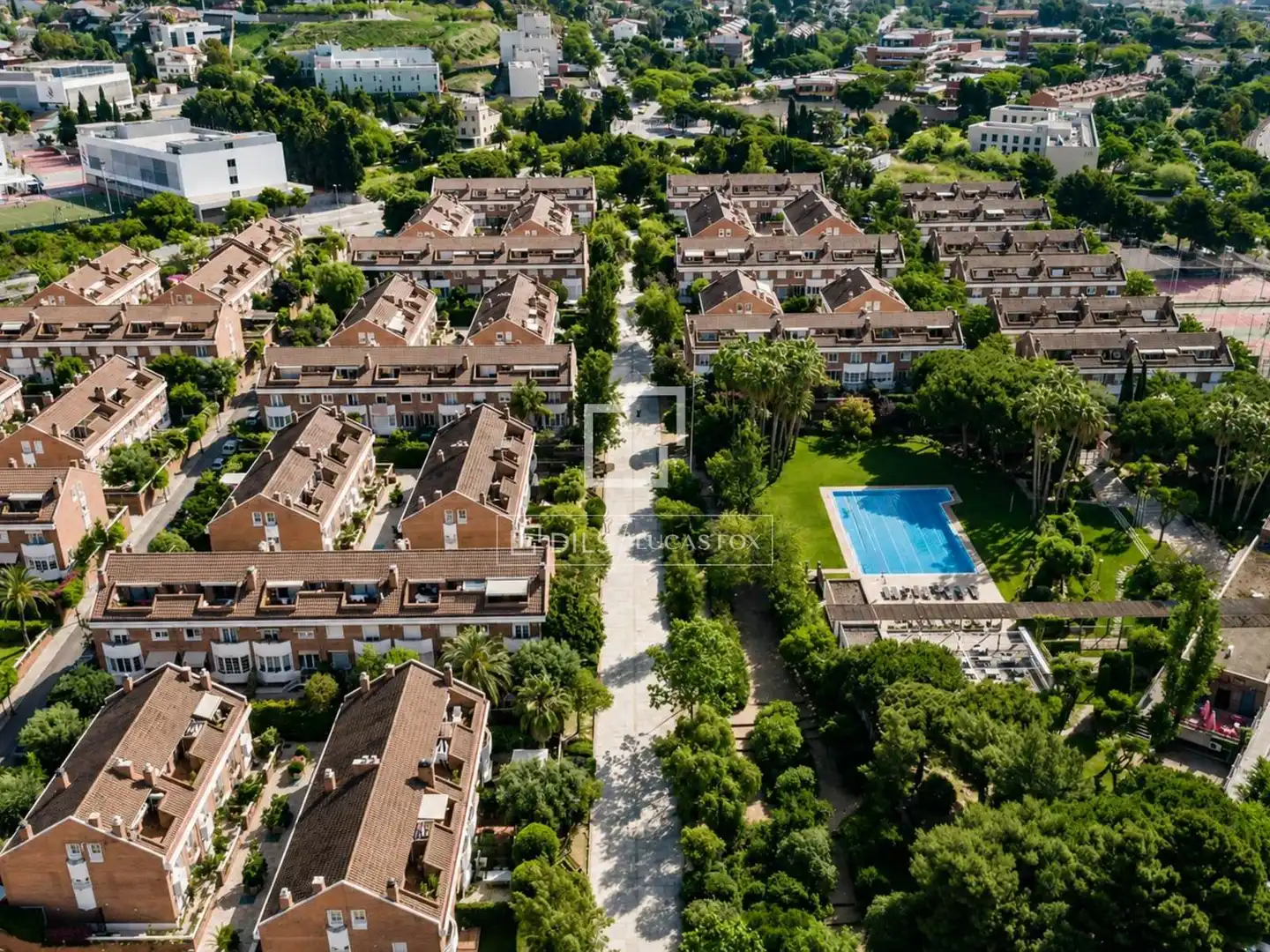 Vista exterior de Casa o xalet en venda en Esplugues de Llobregat amb Aire condicionat, Calefacció i Terrassa