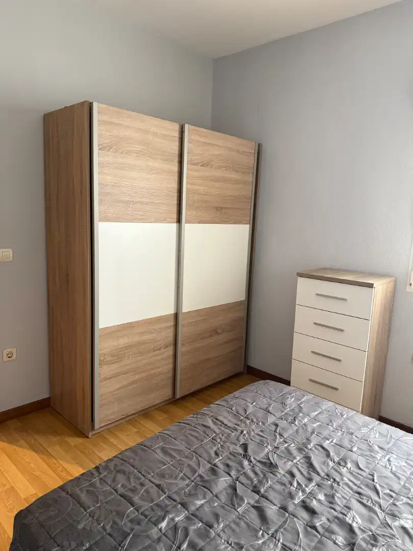 Habitación de Piso en venta en Gijón  con Trastero y Amueblado