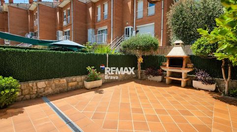Foto 3 de Casa adosada en venda a Passeig Haiti, Olot, Girona