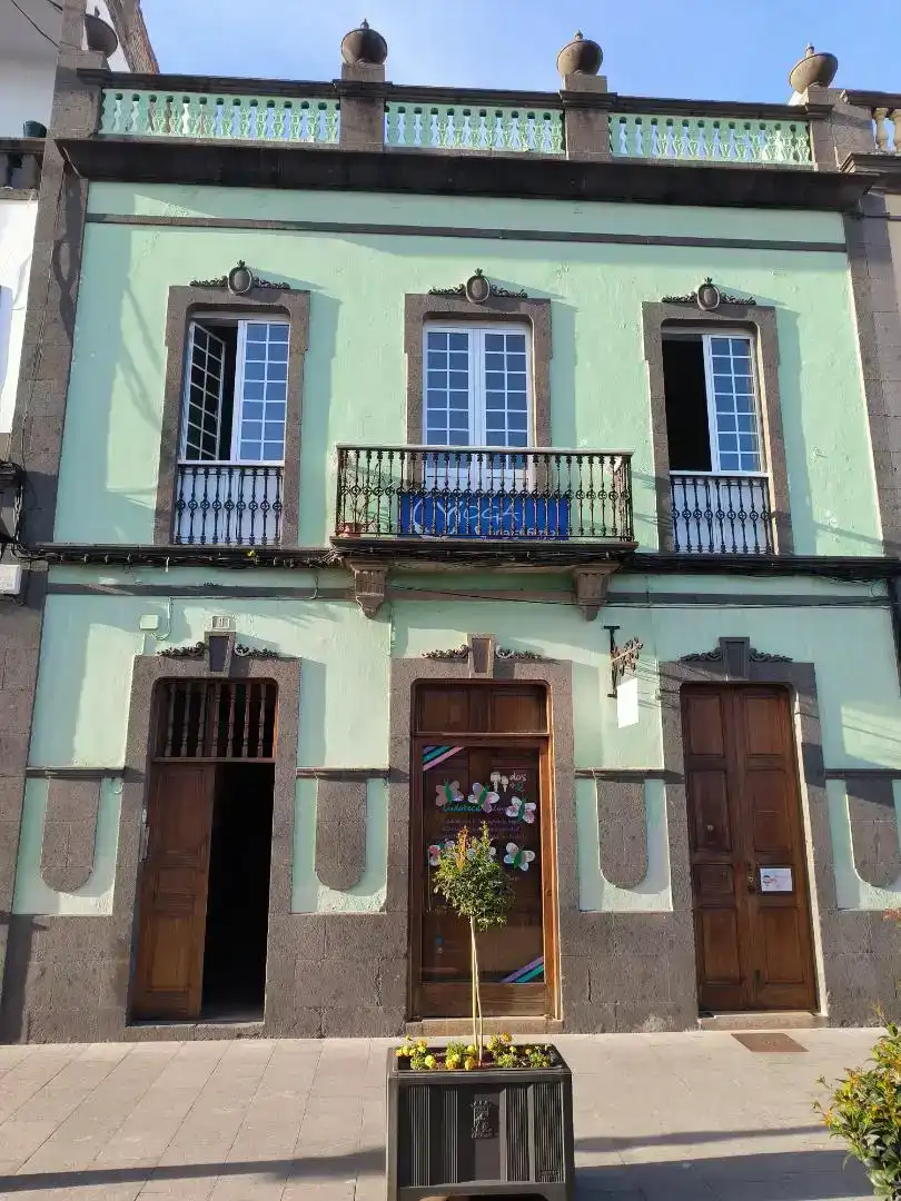 Vista exterior de Casa adosada para compartir en Arucas con Parquet, Horno y Lavadora