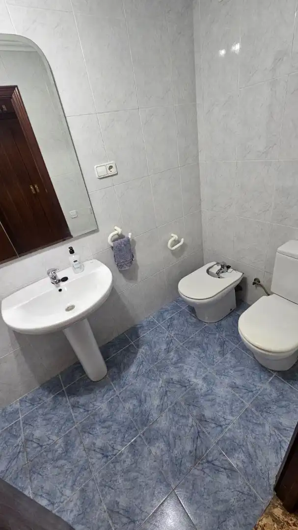 Bathroom of Flat for sale in Valencia  with Air Conditioner, Heating and Balcony