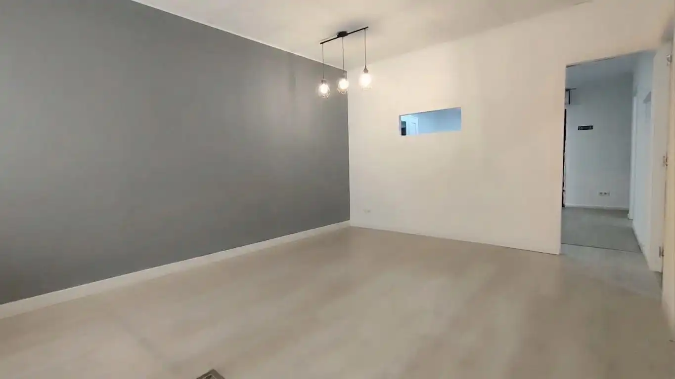 Sala d'estar de Local en venda en Esplugues de Llobregat amb Aire condicionat
