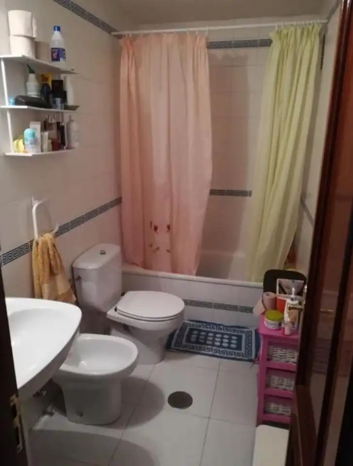 Badezimmer von Wohnung zur Miete in Ourense Capital  mit Heizung, Möbliert und Balkon