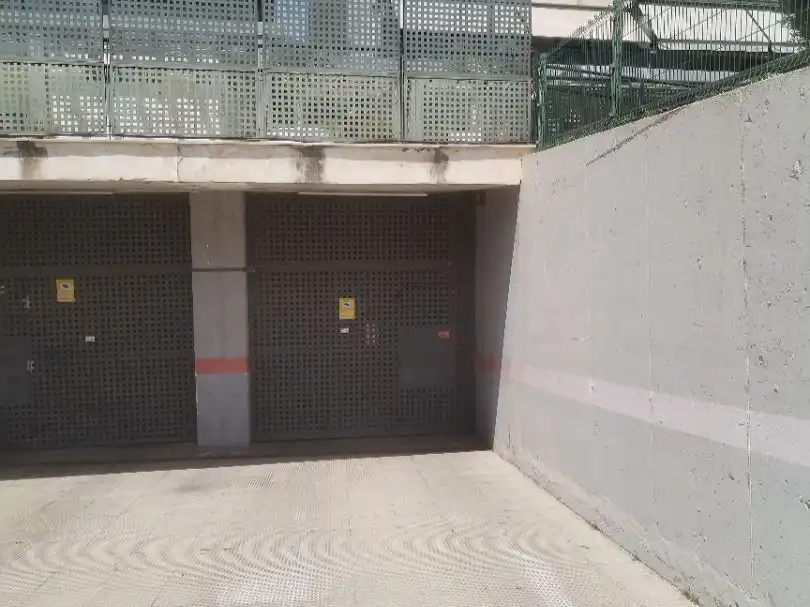 Parkplatz von Garage zur Miete in Benalúa - Babel