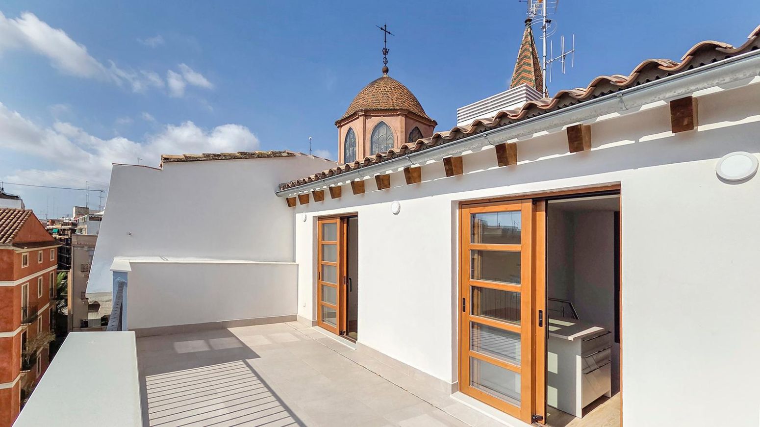 Vista exterior de Àtic en venda en  Valencia Capital amb Aire condicionat, Calefacció i Terrassa