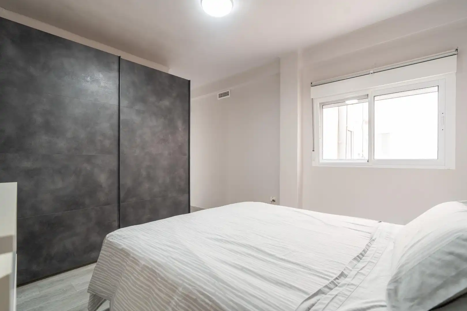 Bedroom of Flat for sale in Silla  with Air Conditioner and Balcony