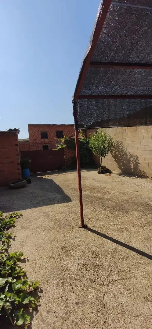 Casa amb jardí en venda a Manganeses de la Polvorosa