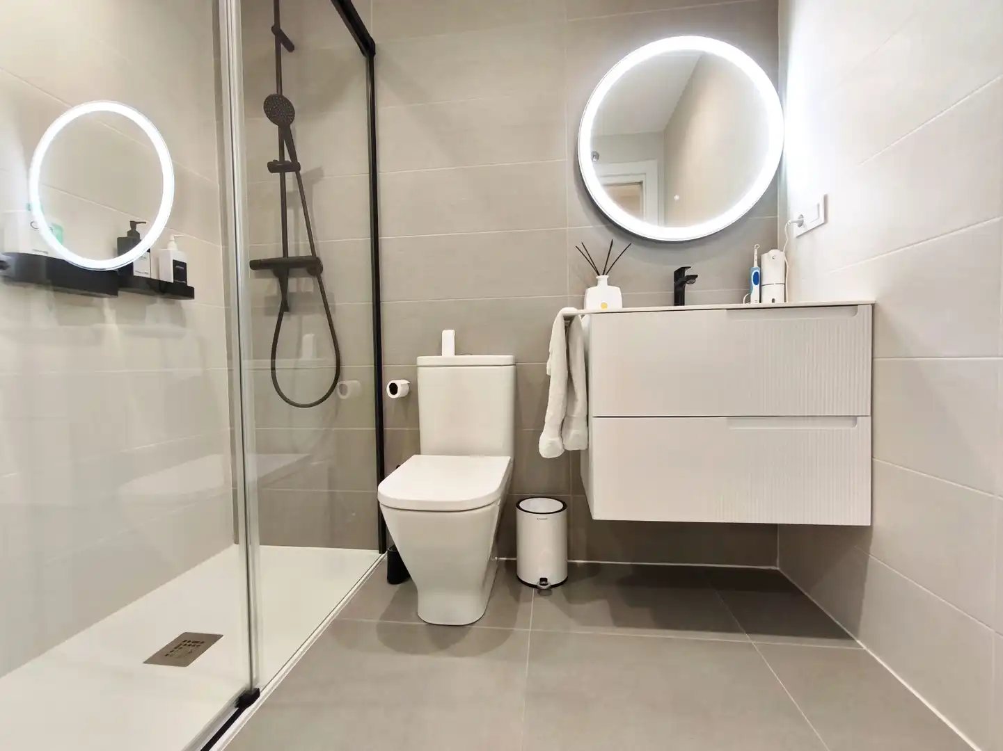 Badezimmer von Wohnung zum Verkauf in  Logroño mit Heizung, Privatgarten und Parkett